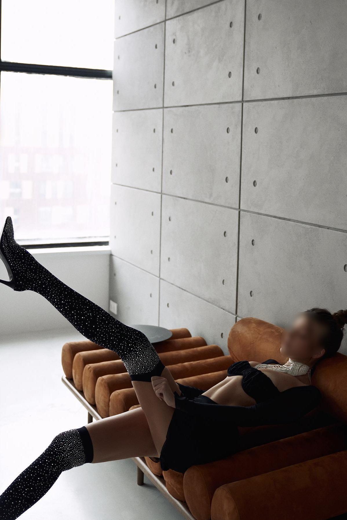 Проститутка Питера Лена с 1 размером груди предлагает интим услуги у метро Адмиралтейская  +7(911)263-24-01 