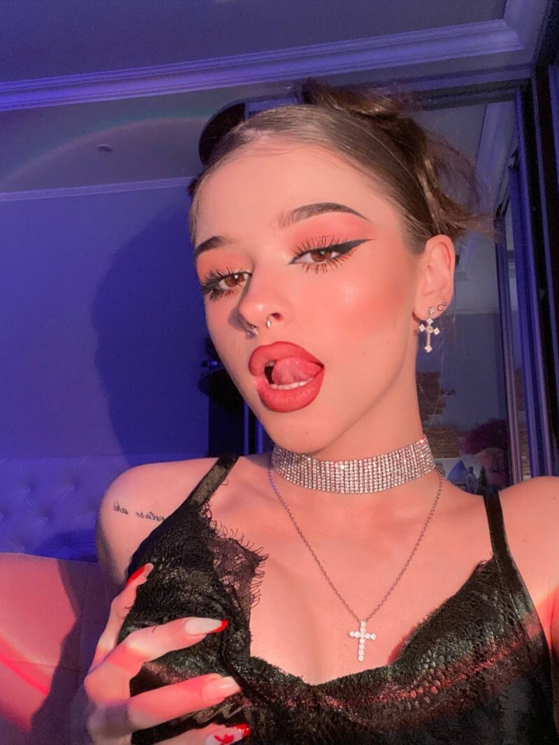 Проститутка Питера Ника с 3 размером груди предлагает интим услуги у метро Спасская  +7(981)002-14-54 